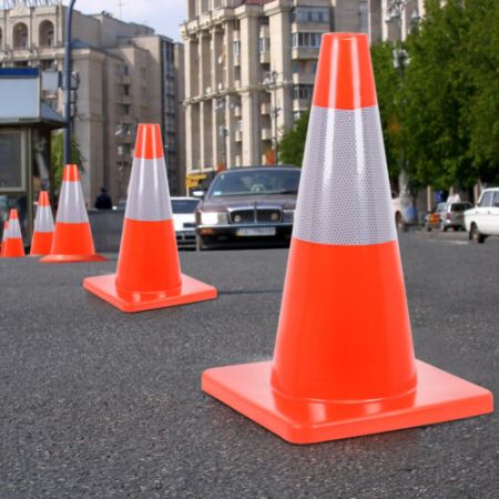 Costway 5 Pieces 45cm Traffic Cones with Reflective Tape for Warning